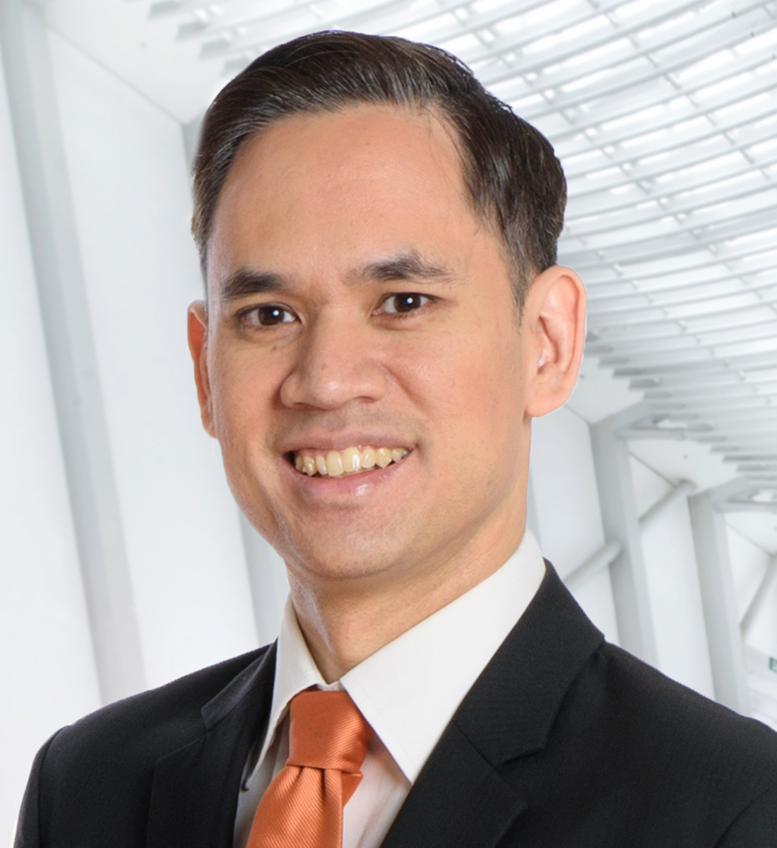 นายนพเดช กรรณสูต