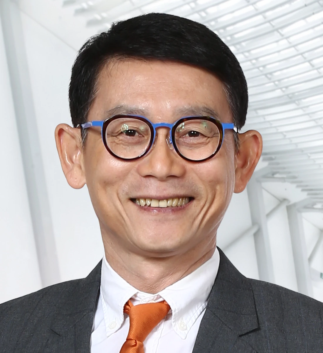 นายสุรศักดิ์ โตวนิชย์