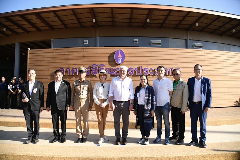 บี.กริม เพาเวอร์ ร่วมต้อนรับประธานาธิบดีเยอรมัน เยี่ยมชมโครงการโรงไฟฟ้าพลังงานแสงอาทิตย์ทุ่นลอยน้ำแบบไฮบริดที่ใหญ่ที่สุดในโลกที่เขื่อนสิรินธร