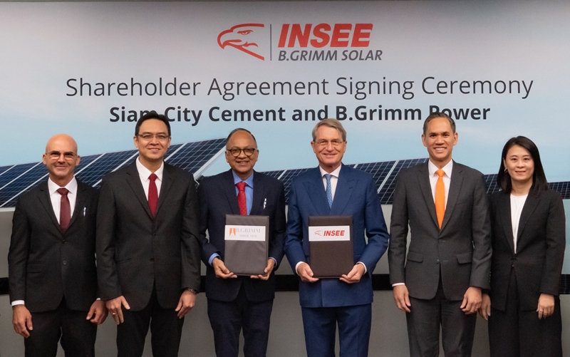 MOU signing with SCCC to establish “INSEE B.Grimm Solar” to develop solar energy project at SCCC plant in Saraburi.