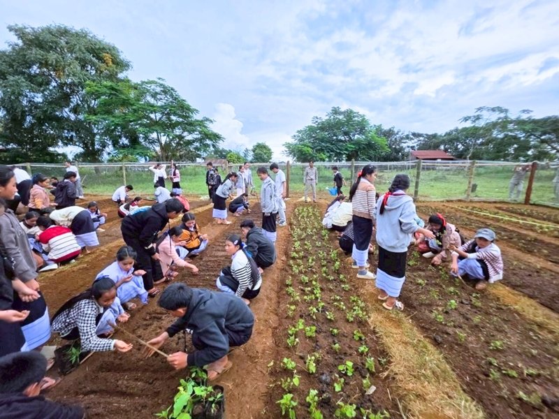 B.Grimm Power hosted organic farming training and donated water tank to Ban Huay Kong community school, Pak Song, Laos.